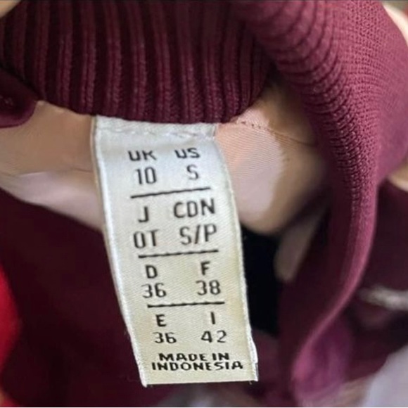 Adidas jacket SMALL - Picture 3 of 3